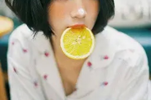 娱乐圈大事件：刘昊然周冬雨复合传闻、卢昱晓屏摄道歉、杨紫《家业》恶评风波、阿Sa婚变辟谣