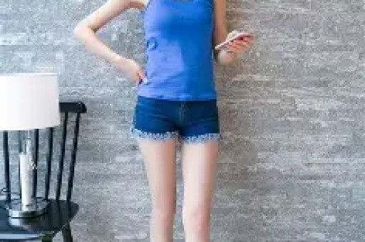 檀健次人设崩塌向女网红示弱频送红包风波后复出现场彻底失控