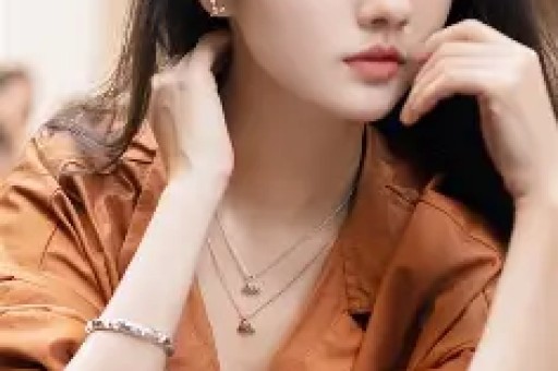 1天4个瓜！自曝怀双胎、国外生子、女星恋情曝光迪丽热巴最意外