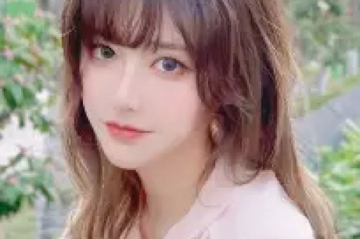 这个坚强面对绝症的少女形象不仅让